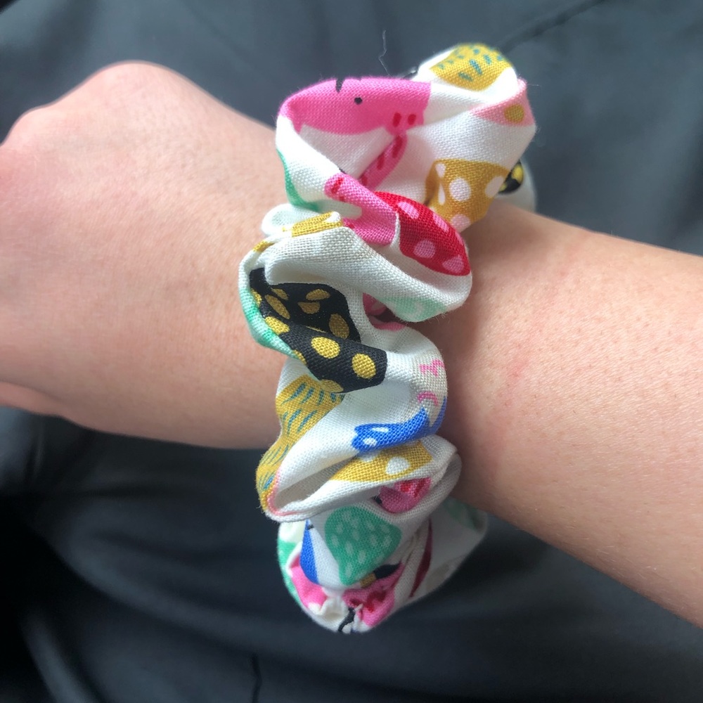 Scrunchie - Picture 4 of 8